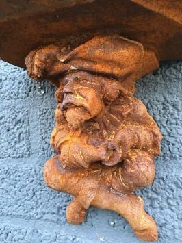 Wanddekoration aus Gusseisen – Zwerg – Kerzenhalter – robust